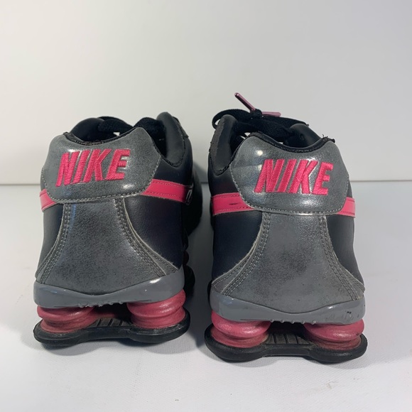 Women’s 9.5 Shocks - Picture 3 of 7